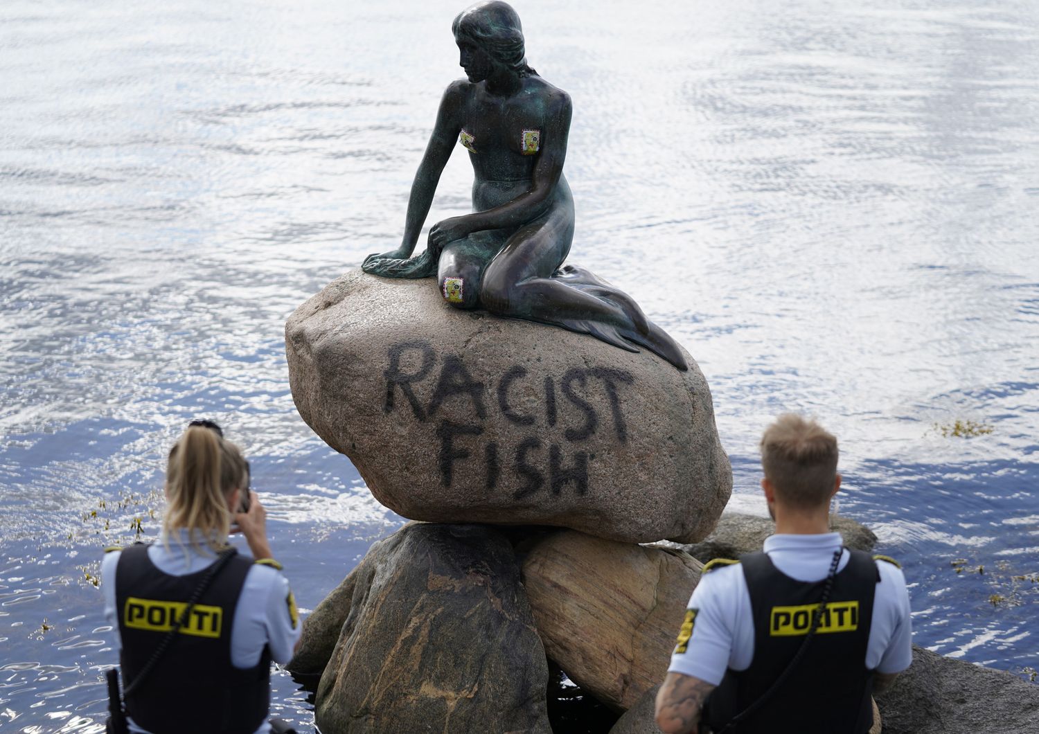 La statua della Sirenetta vandalizzata a Copenhagen