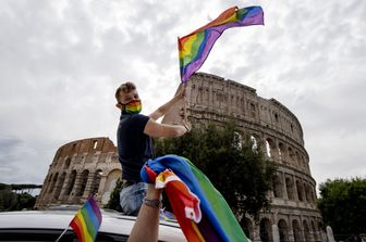 Il gay pride del 13 giugno scorso al Colosseo