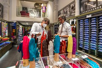 Commercio al dettaglio: un negozio di moda di Milano