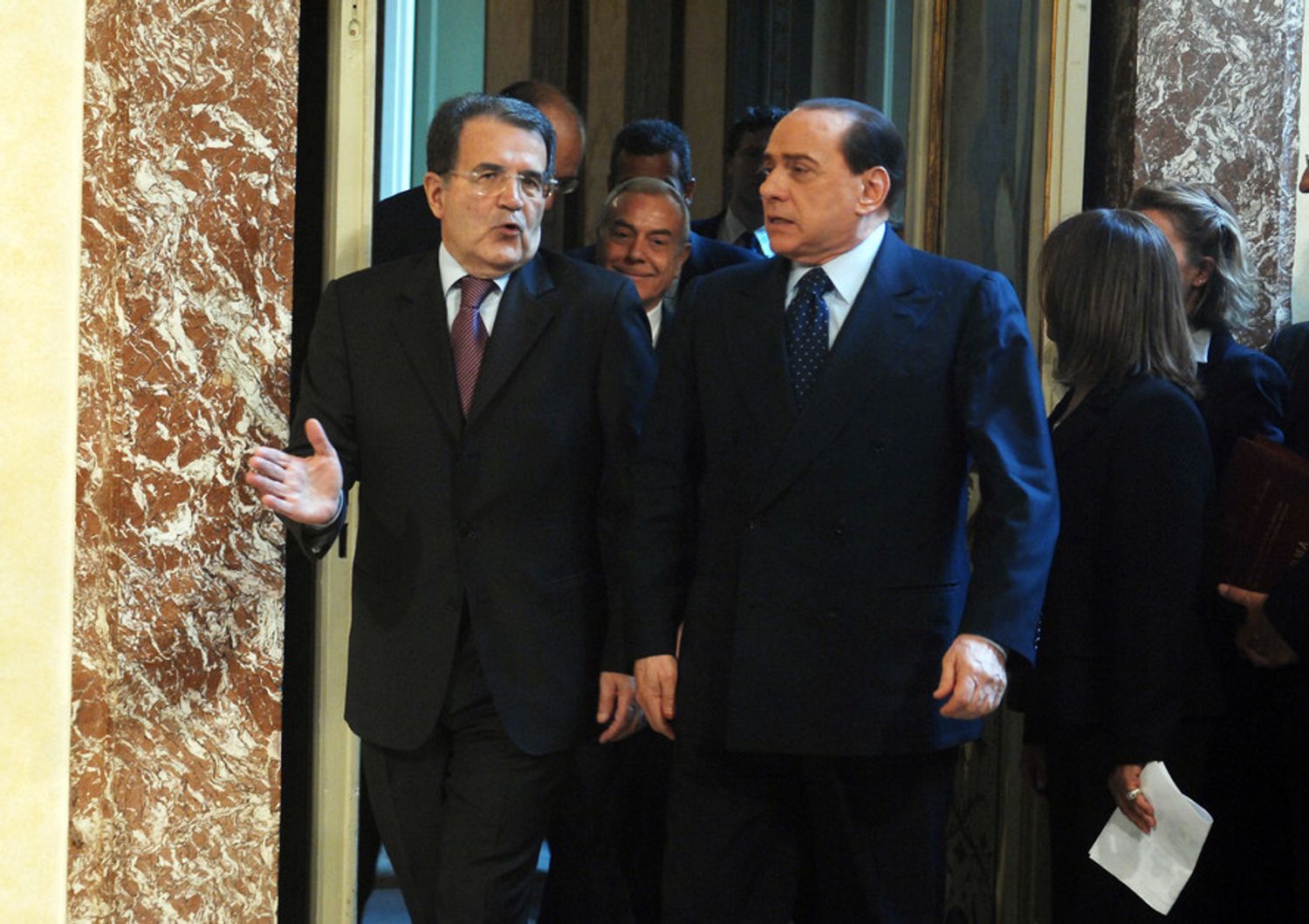 Scambio di consegne tra Romano Prodi e Silvio Berlusconi a Palazzo Chigi l'8 maggio del 2008