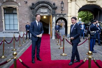 Rutte e Conte all'Aia