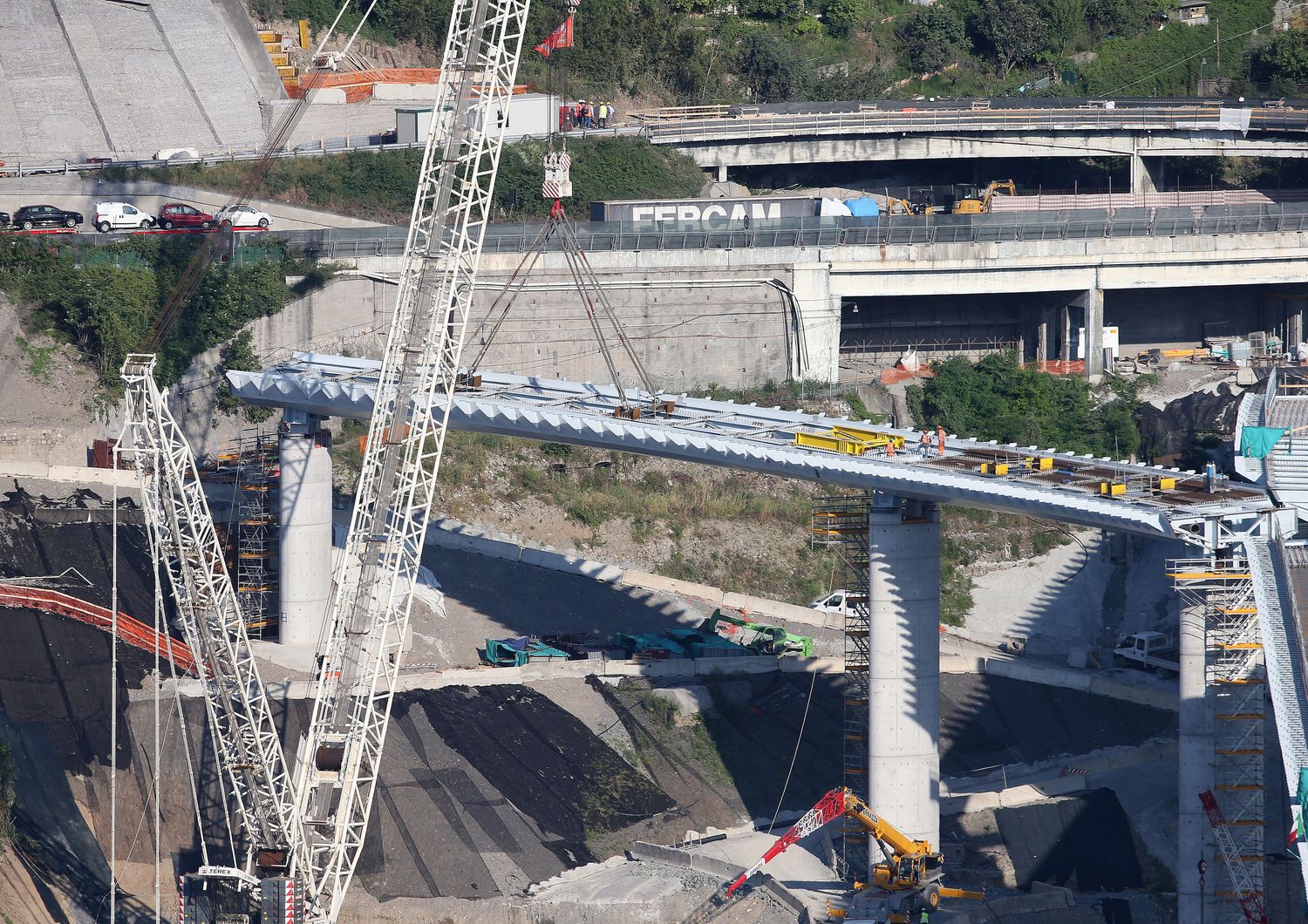 I lavori di ricostruzione del ponte sul Polvecera dove sorgeva il Morandi