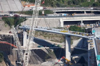 I lavori di ricostruzione del ponte sul Polvecera dove sorgeva il Morandi