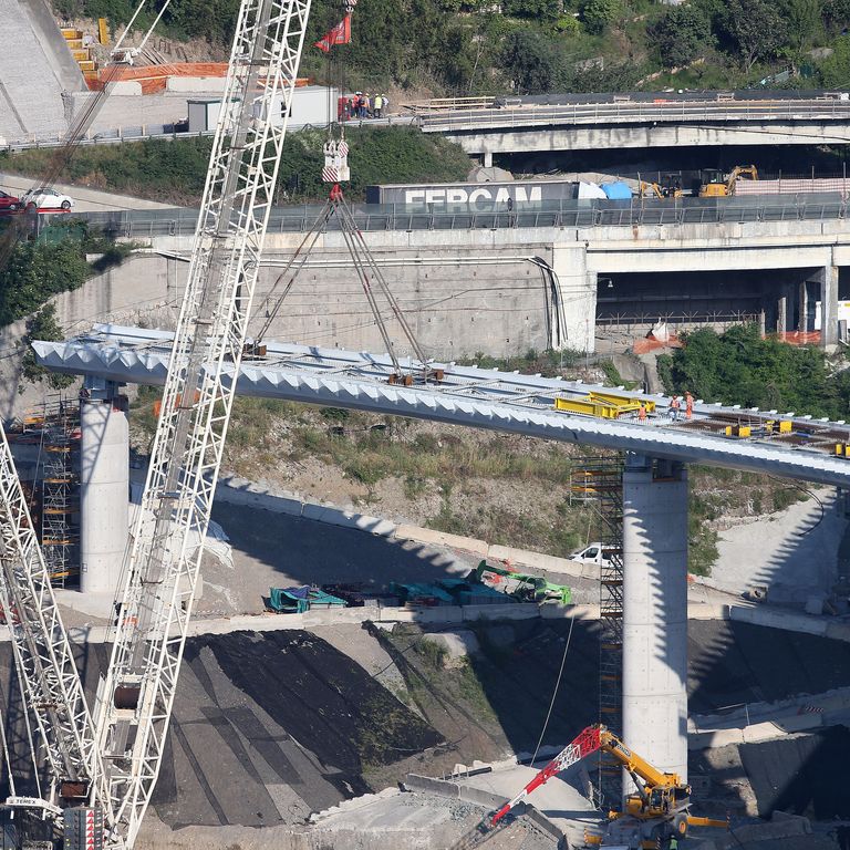 I lavori di ricostruzione del ponte sul Polvecera dove sorgeva il Morandi