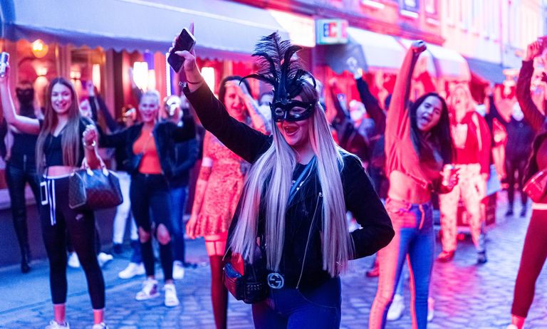 Le prostitute di Amburgo in piazza per chiedere la riapertura delle case chiuse