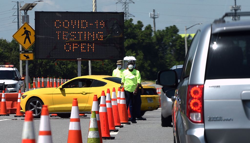 Stazione stradale per i tamponi anti coronavirus a Orlando, in Florida