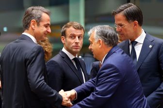 I primi misnitri, da sinistra: Kyriakos Mitsotakis (Grecia), Emmanuel Macron (Francia), Viktor Orban (Ungheria) e Mark Rutte (Olanda)&nbsp;