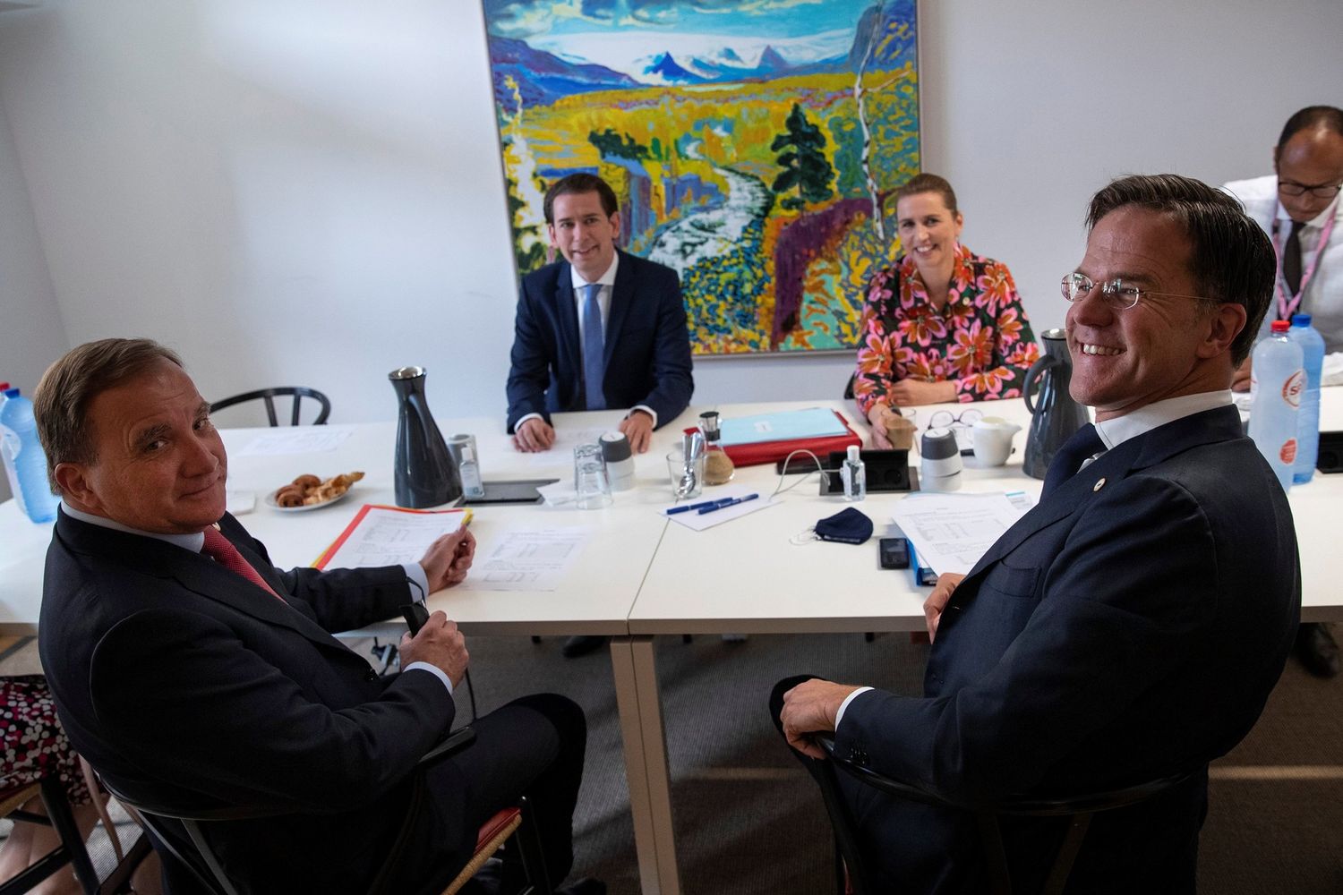 Da destra: il premier olandese Mark Rutte, quello svedese Stefan Lofven, Sebastian Kurz e il danese Mette Frederiksen
