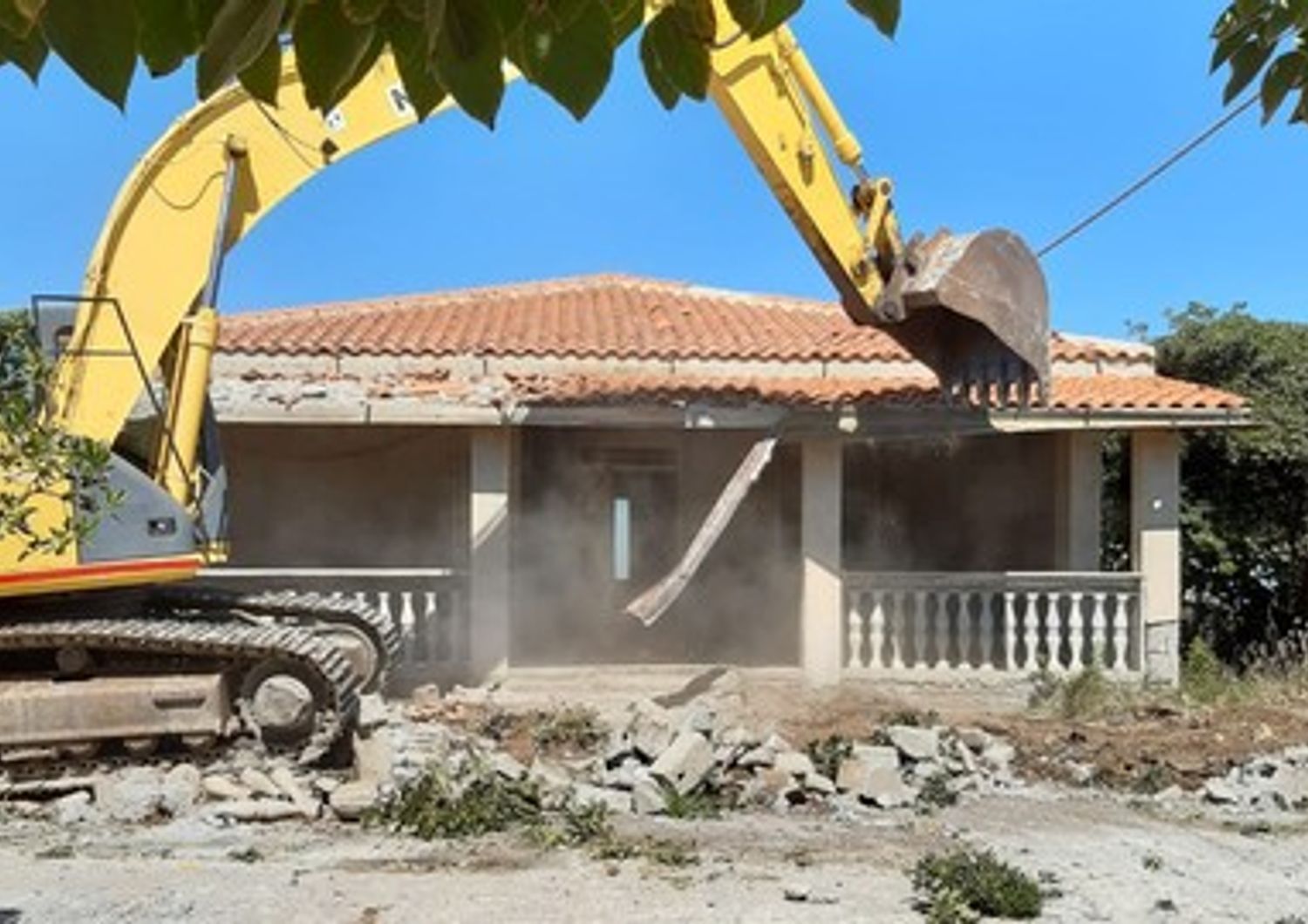 &nbsp;Lavori per la demolizione di una villa abusiva a Crotone