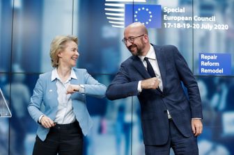 Ursula von der Leyen e Charles Michel&nbsp;