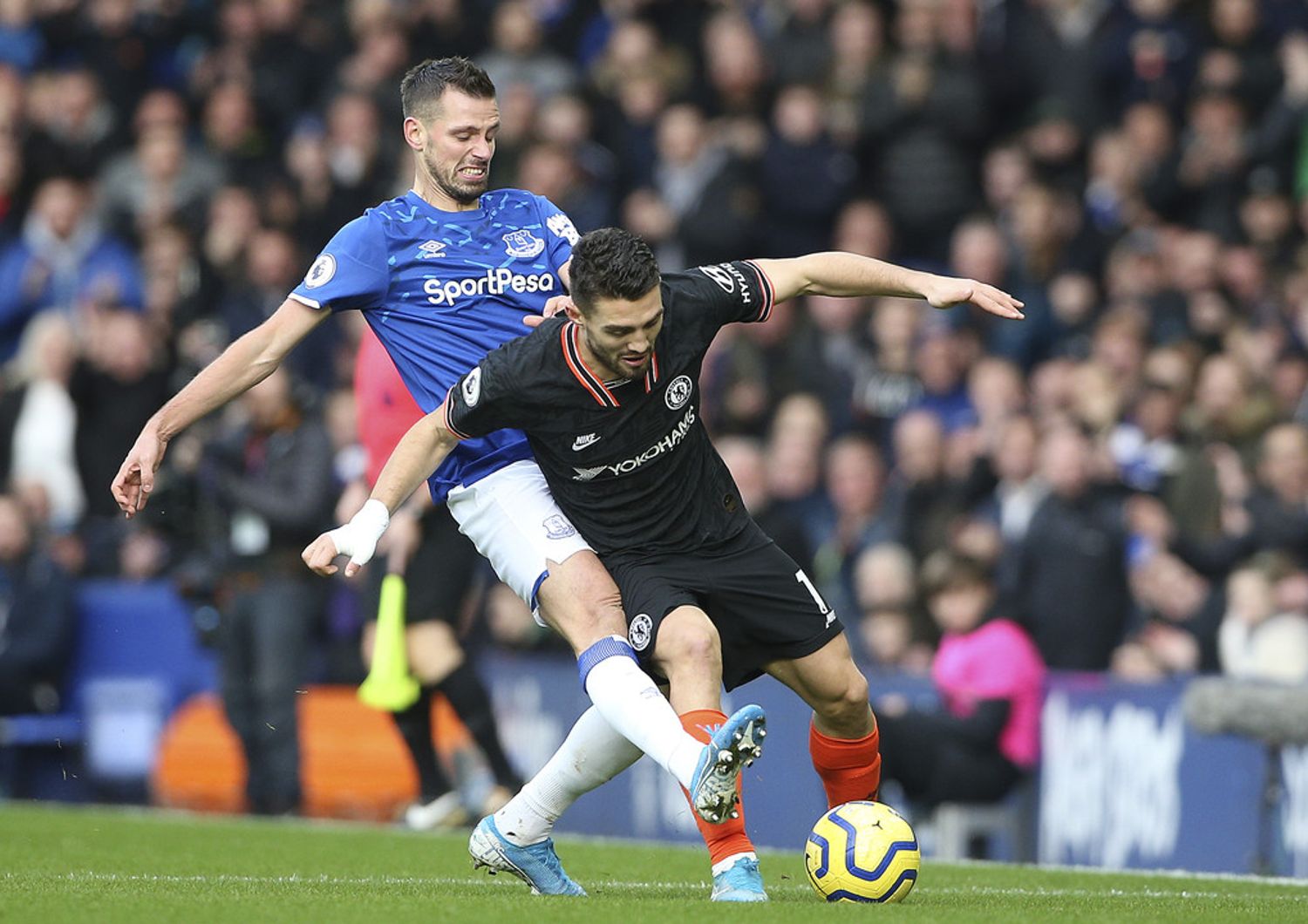 Kovacic e Schneiderlin durante l'incontro Chelsea-Everton