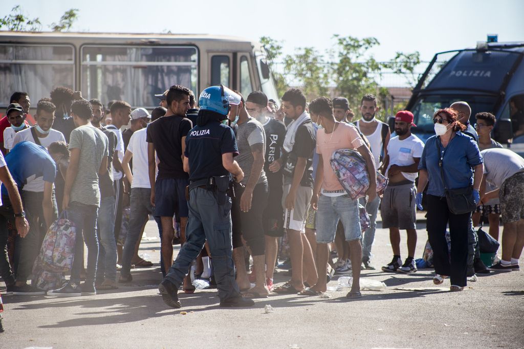 Porto Empedocle, sbarco-arrivo migranti