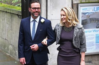 James Murdoch e sua moglie Kathryn Hufschmid al matrimonio di Rupert Murdoch con l'ex modella Usa Jerry Hall nel 2016&nbsp;