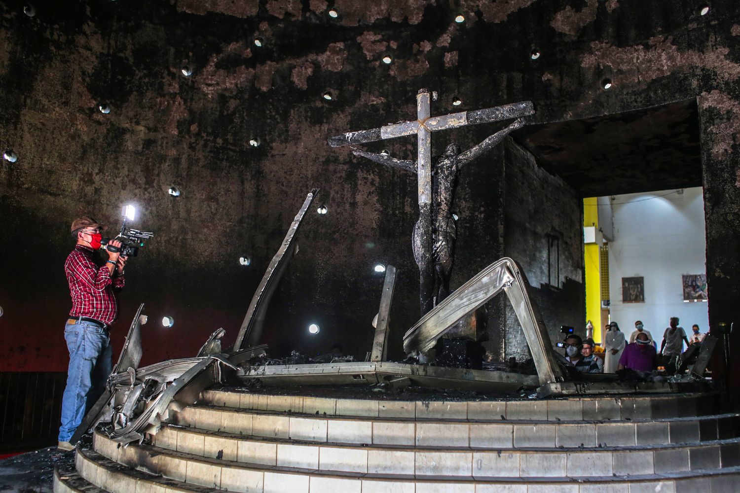 I danni causati dall'incendio nella cattedrale di Managua