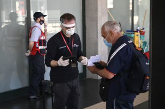 treni viaggi annullati distanziamento italo trenitalia