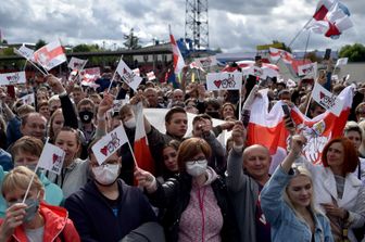 &nbsp;Sostenitori della candidata d'opposizione, Svetlana Tikhanovskaya, partecipano a un suo comizio nella citt&agrave; di Maladzechna.