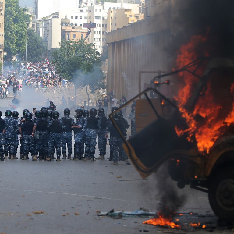 La manifestazione contro il governo a Beirut