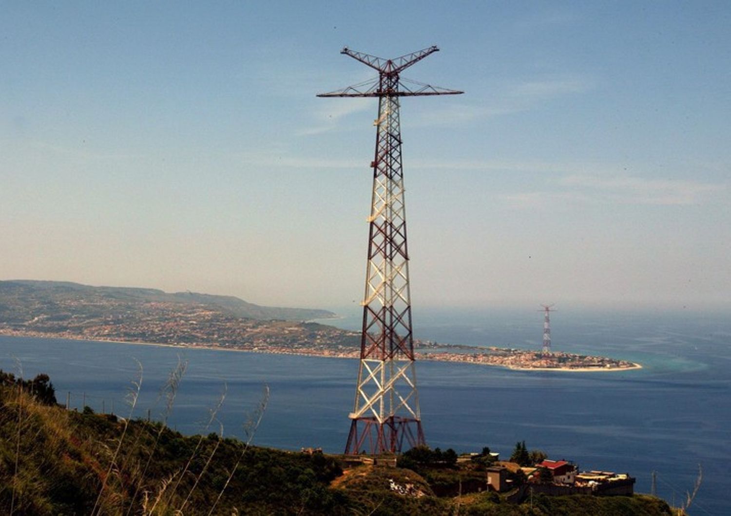 Il punto dello Stretto di Messina su cui dovrebbe sorgere il Ponte