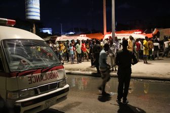 I soccorsi dopo l'attentato all'Hotel Elite a Mogadiscio