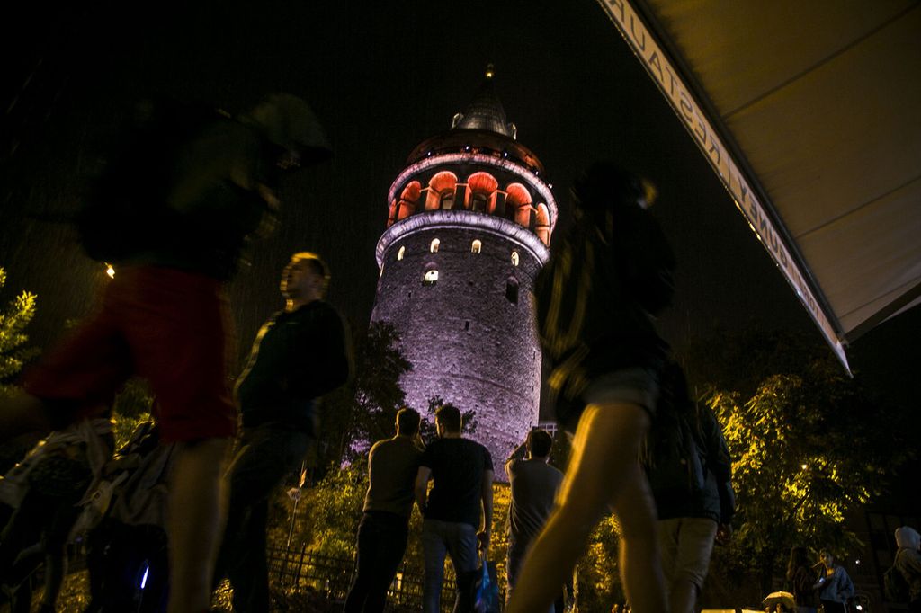 La Torre di Galata di notte