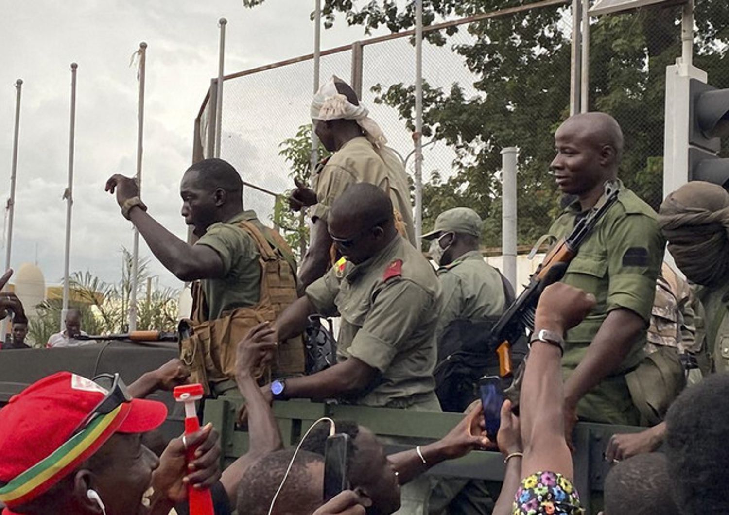 Mali golpe soldati arrestati presidente premier