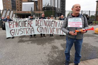 Una manifestazione delle vittime del crack di Banca Etruria