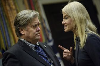 Kellyanne Conway con Steve Bannon