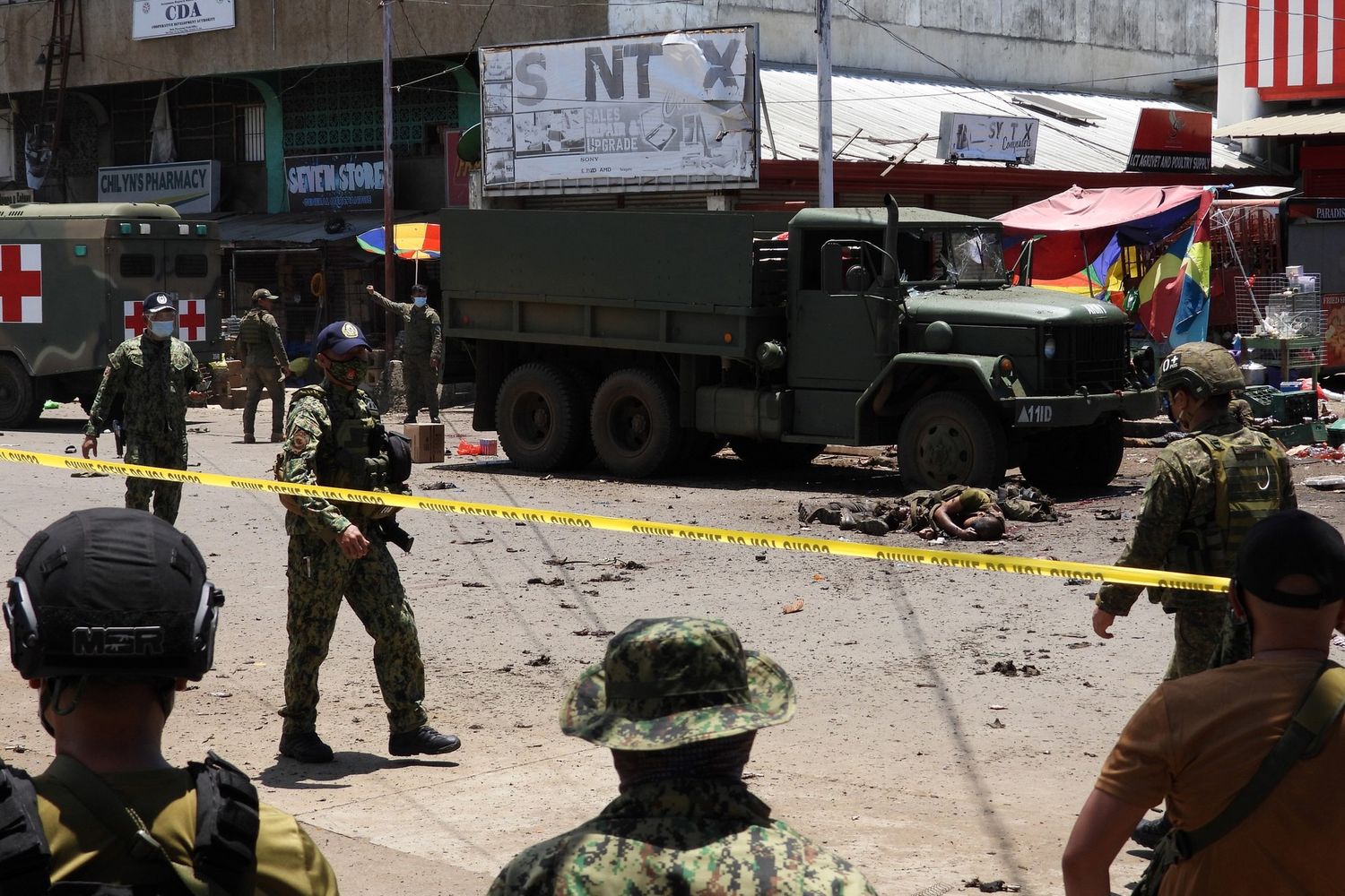 Il luogo di una delle esplosioni a Jolo, nelle Filippine