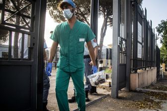 L'inizio della sperimentazione del vaccino italiano allo Spallanzani