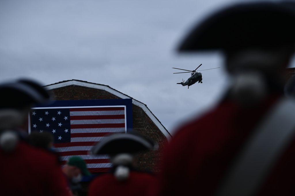 L'arrivo del Marine One con a bordo Donald e Melania Trump a Fort McHenry
