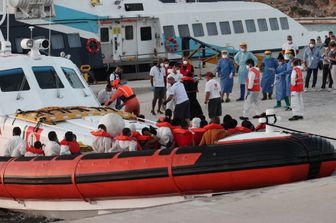 Arrivo di migranti sabato nel porto di Lampedusa