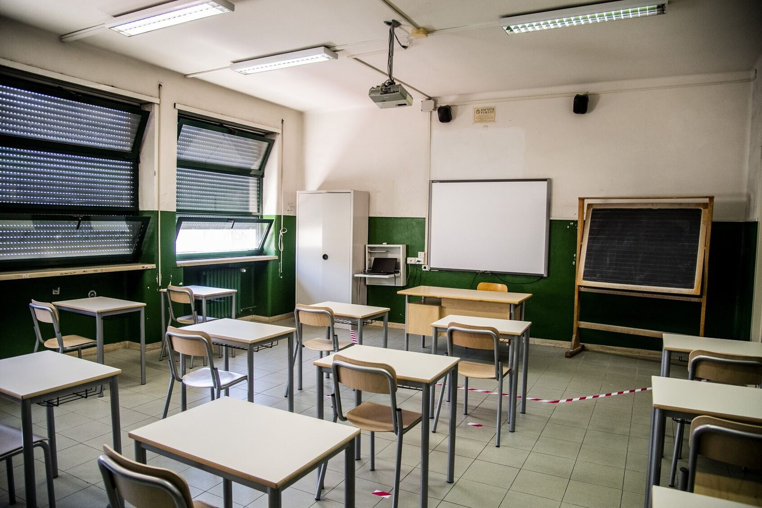 Scuole chiuse in Campania e in Puglia