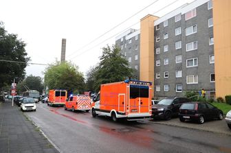 Ambulanze nel centro della citt&agrave; di Solingen, in Germania
