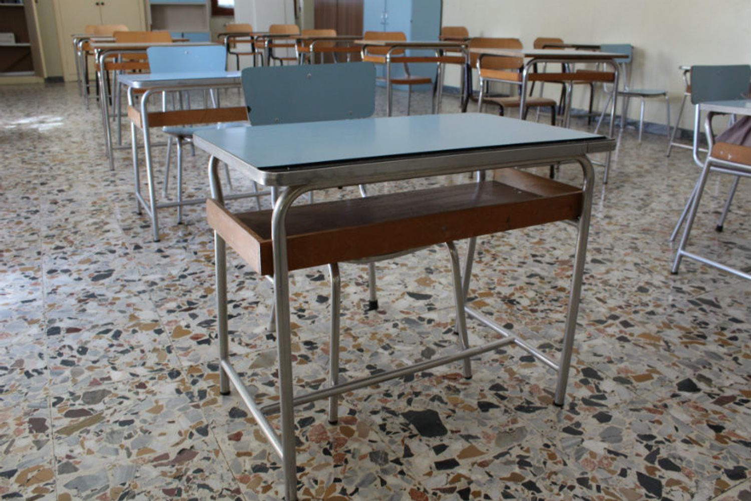 Vecchi banchi a due posti