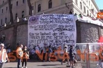 No Mask manifestazione a Roma senza distanziamento e mascherine