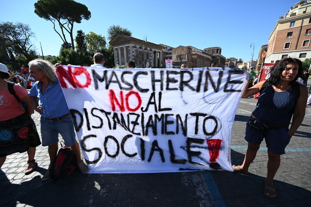 Manifestazione &quot;no mask&quot; a Roma