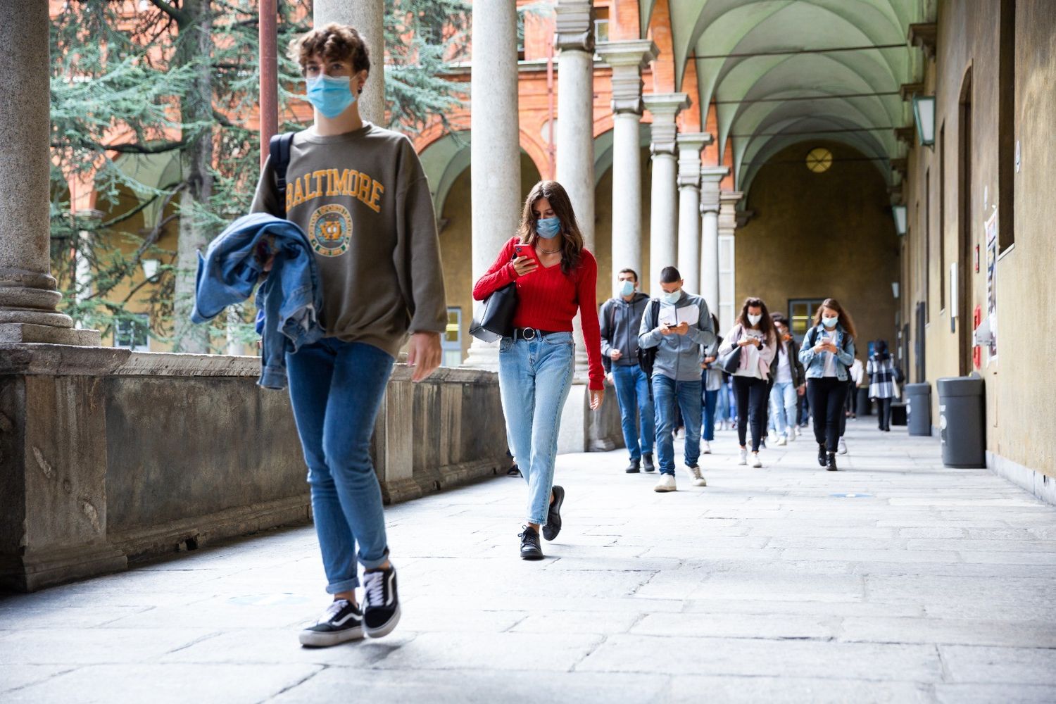 Studenti negli storici chiostri dell'Universit&agrave; Cattolica di Milano&nbsp;
