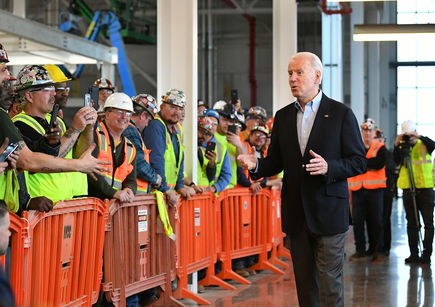 Joe Biden allo stabilimento Chrysler-Fca di Detroit