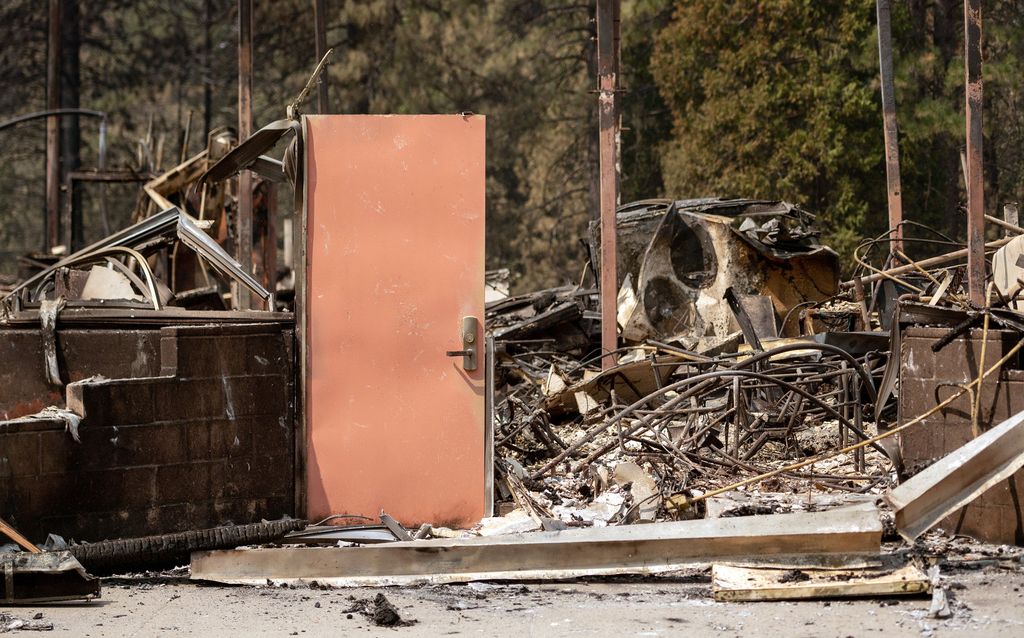 Ci&ograve; che resta di una scuola dopo un incendio in California