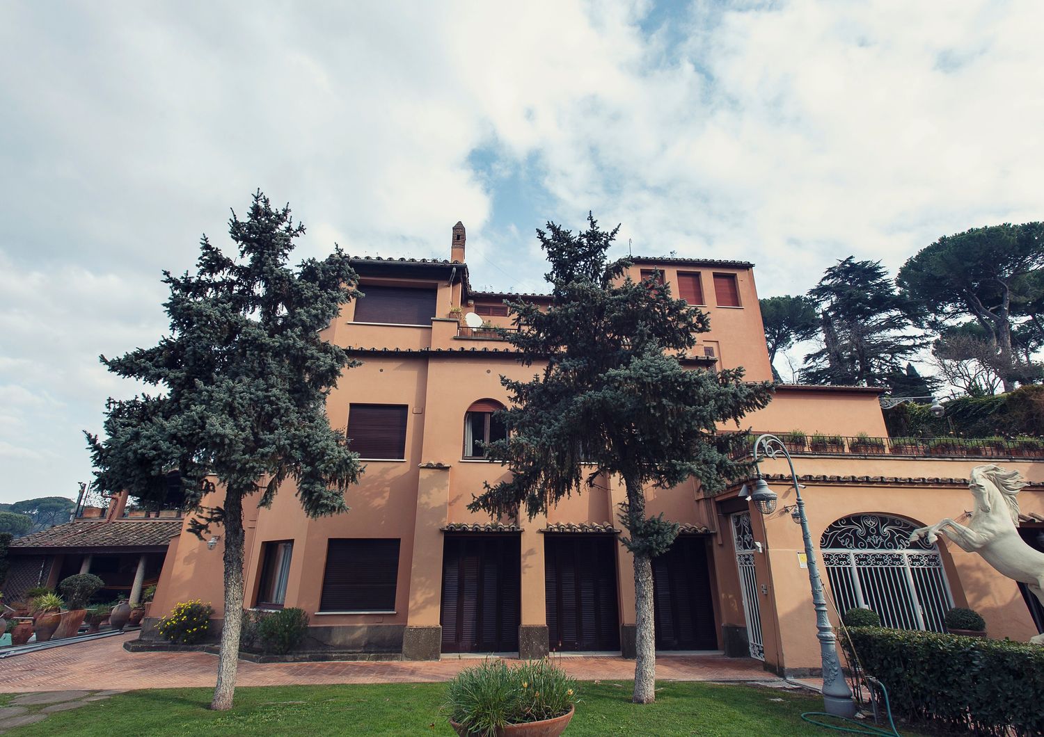 La facciata della villa di Alberto Sordi&nbsp;