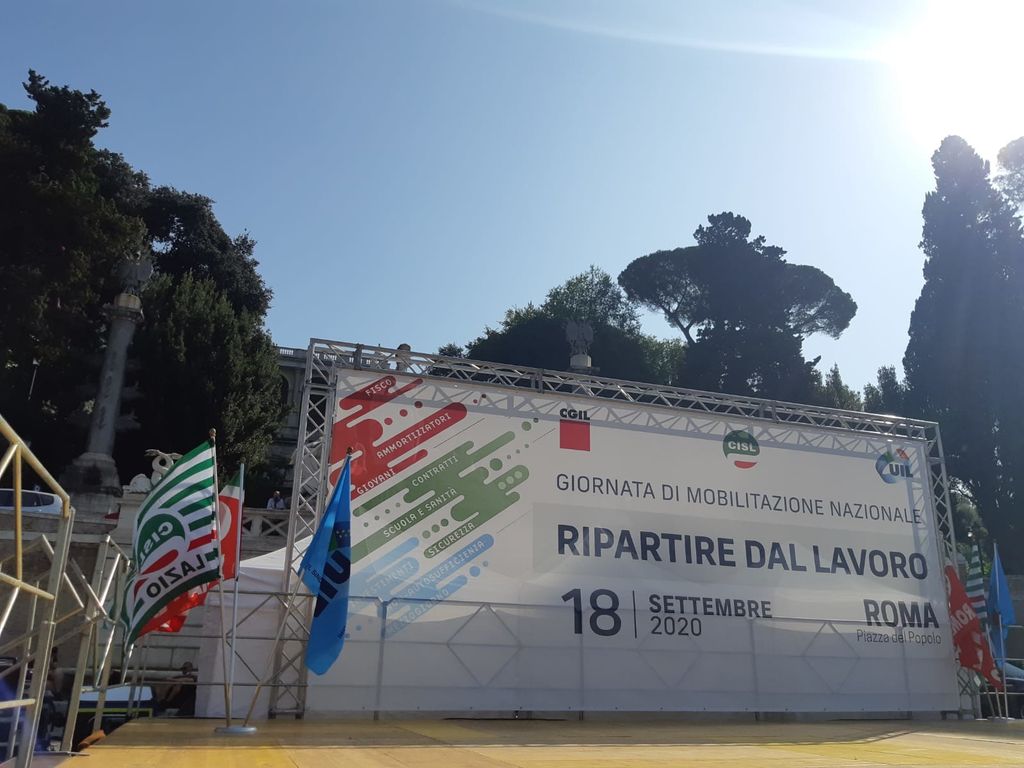 Il palco della manifestazione dei sindacati a Roma