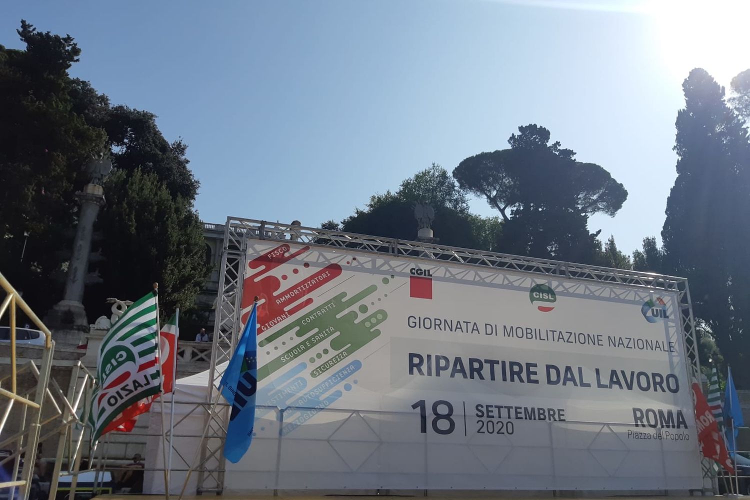 Il palco della manifestazione dei sindacati a Roma
