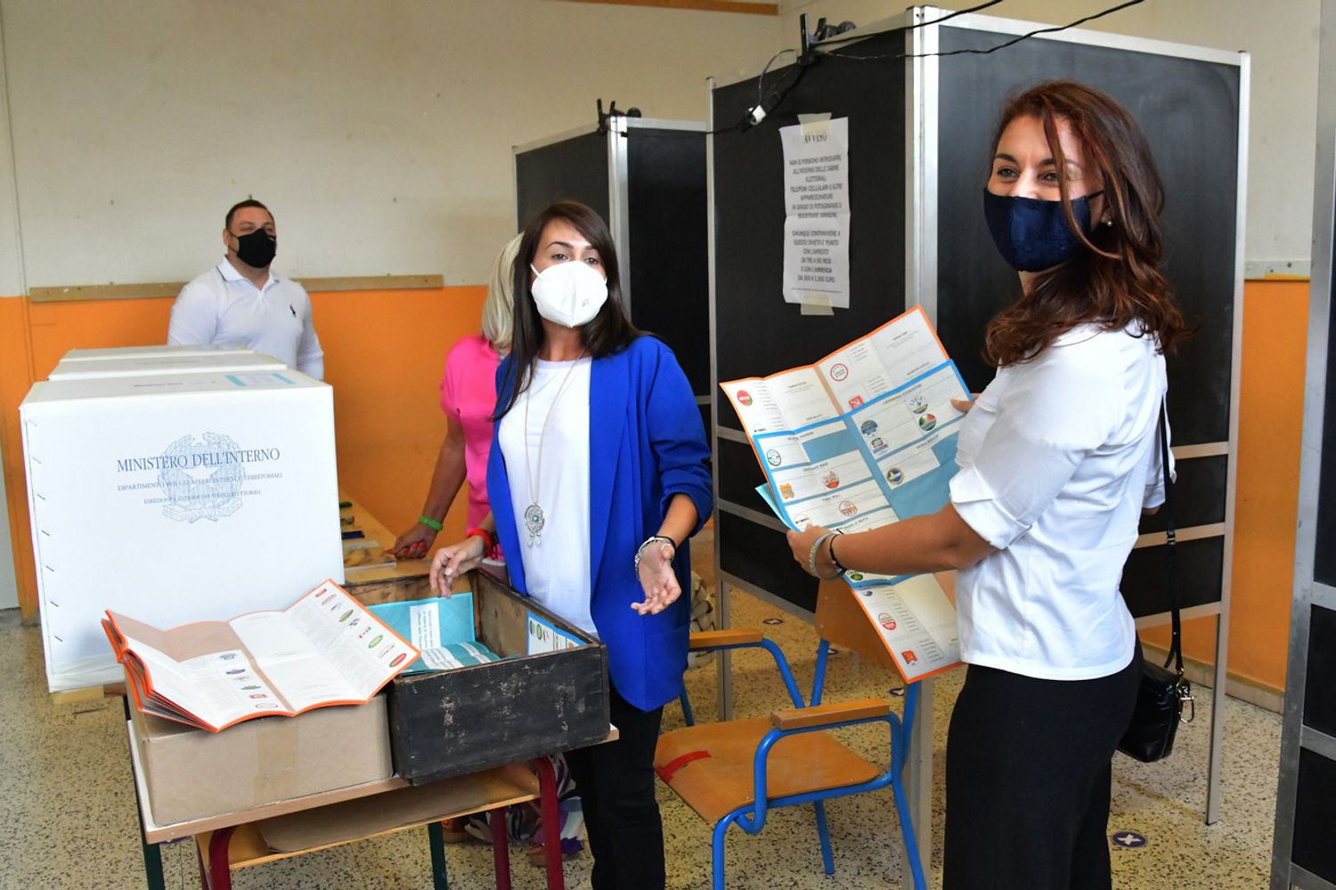 La candidata del centrodestra&nbsp;a presidente della regione Toscana, Susanna Ceccardi, al seggio elettorale