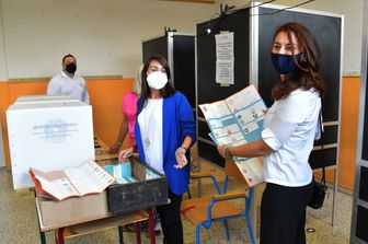 La candidata del centrodestra&nbsp;a presidente della regione Toscana, Susanna Ceccardi, al seggio elettorale