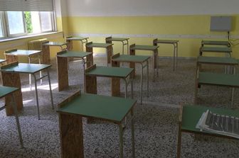 &nbsp;I banchi monoposto fatti realizzare dal Comune di Sellia Marina