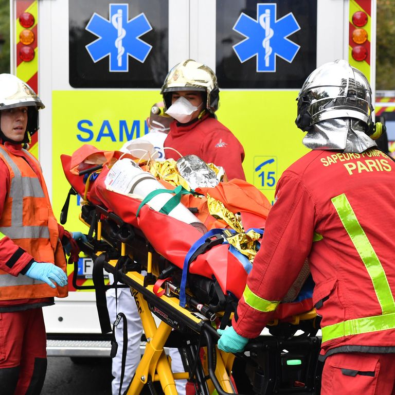 &nbsp;I primi soccorsi dopo l'attacco a Parigi