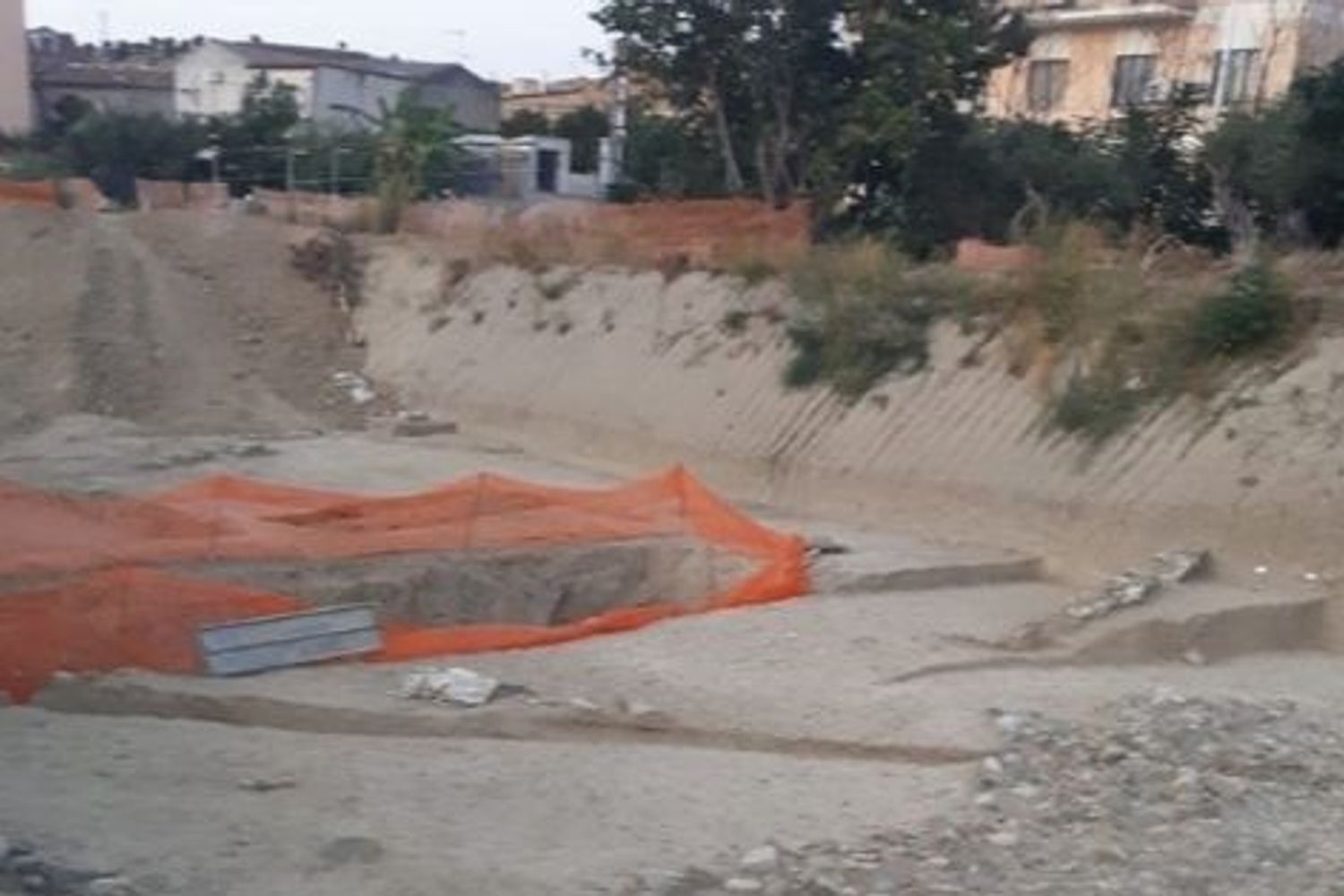 &nbsp;L'area del cantiere della metropolitana di Catanzaro in cui &egrave; stata riportata alla luce la villa di epoca magnogreca (Foto Calabrianews.it)