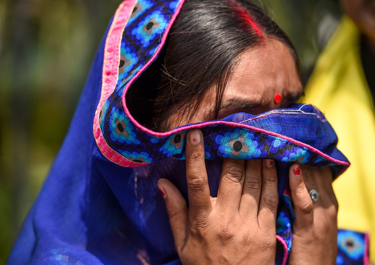 Una donna vittima di violenza sessuale in India