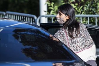 Virginia Raggi con la mascherina