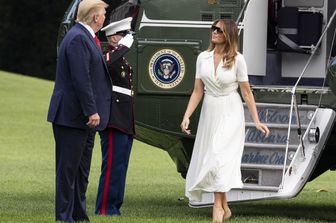 Donald e Melania Trump scendono dal Marine One